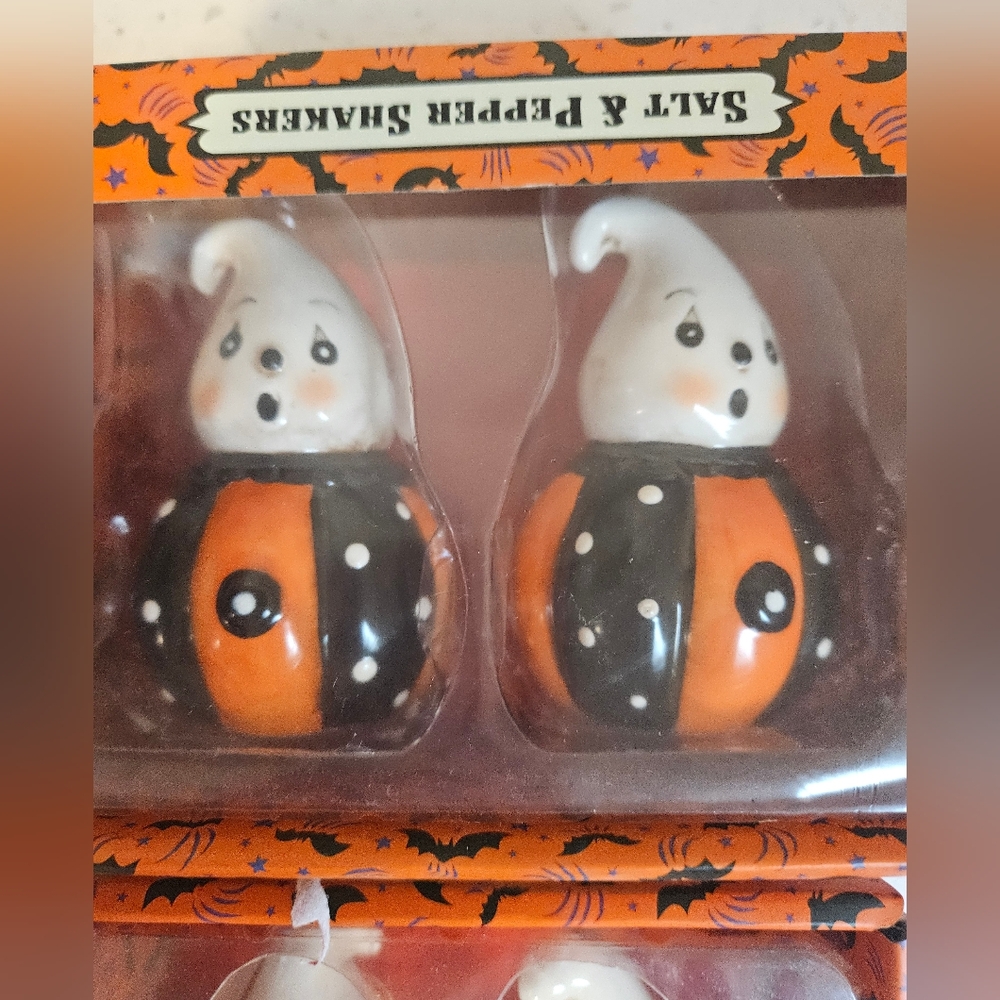 Johanna Parker Halloween Ghost Shakers